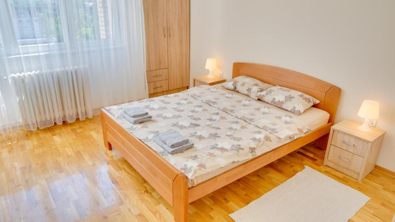 Ferienwohnung Milica 65M2, Free Parking & Wi-Fi Novi Sad Exterior foto