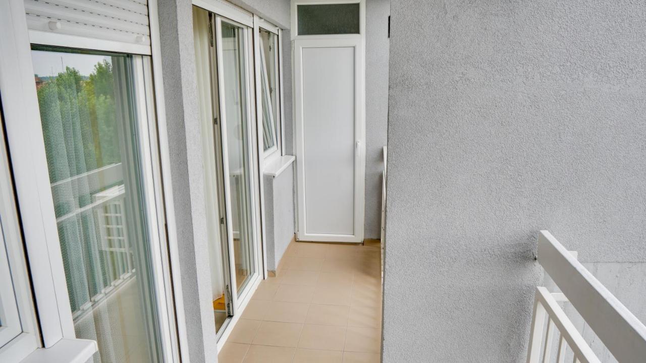 Ferienwohnung Milica 65M2, Free Parking & Wi-Fi Novi Sad Exterior foto